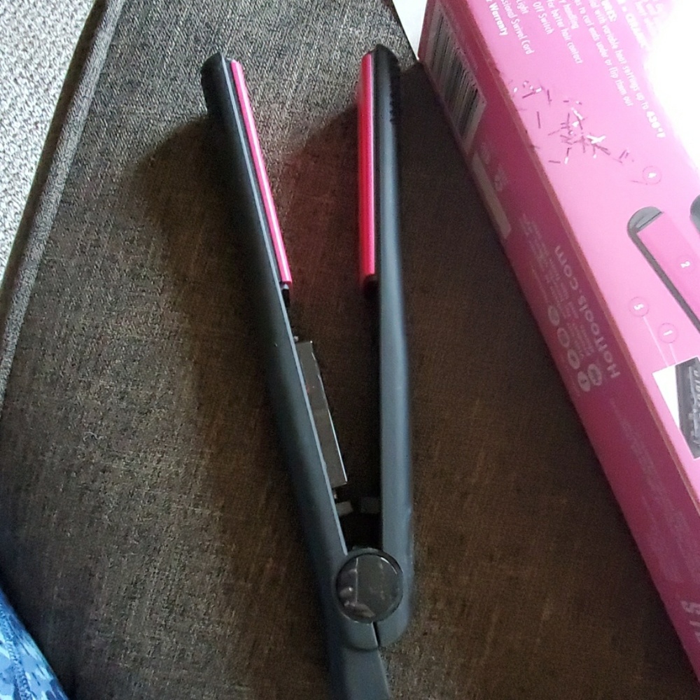 Hot Tools flat iron - Picture 3 of 3